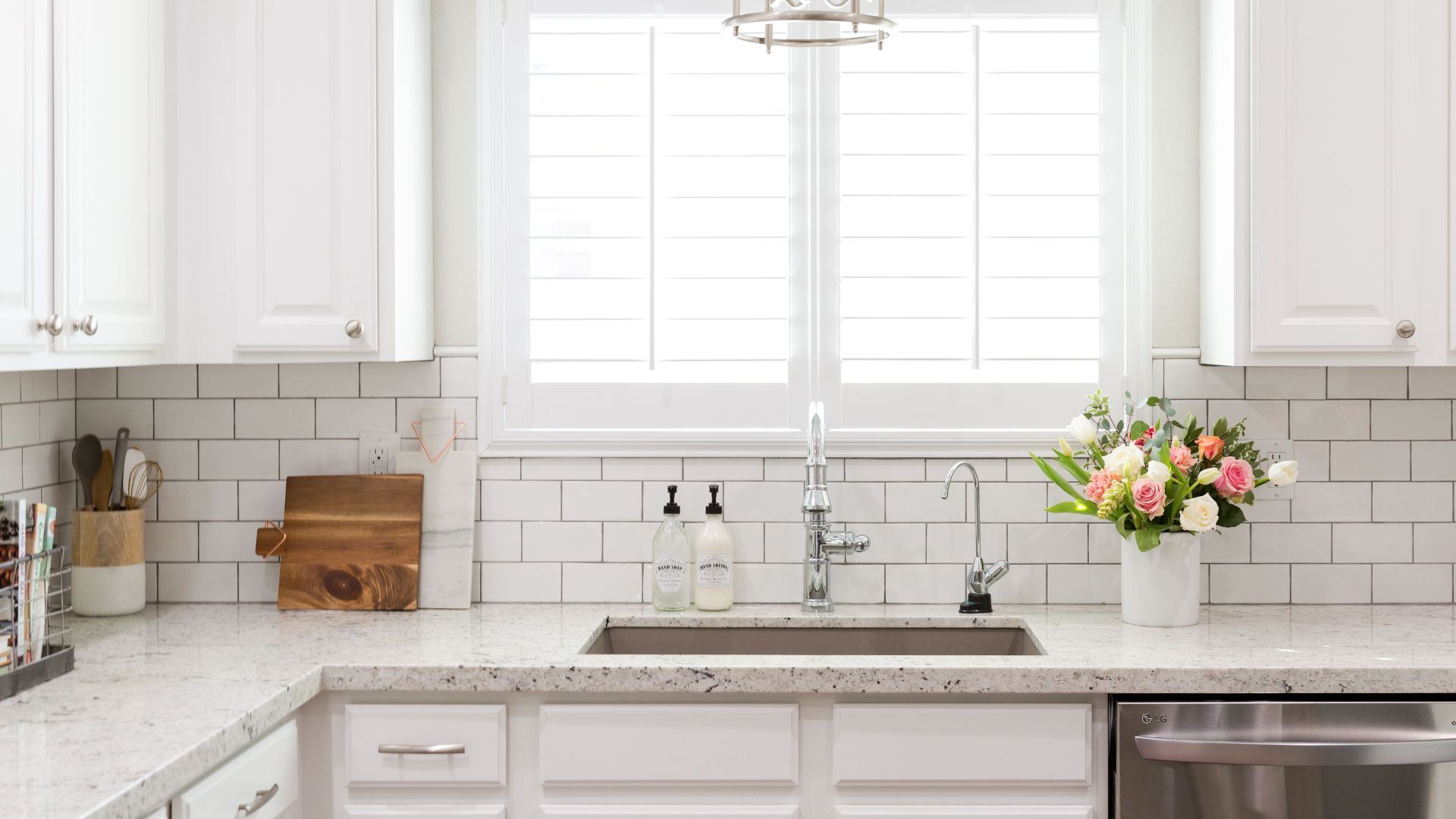 White Kitchen Tiles Ideas